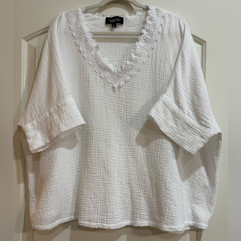 Jones New York White Boxy 3/4 Sleeve V Laced Blouse